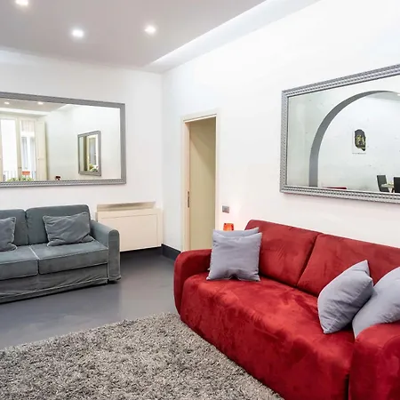 White Style Gambero Apartment Rome