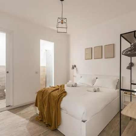 The Rent - Three-room Near The Colosseum Apartment
