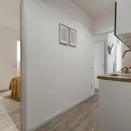 Apartment The Rent - Three-room Near The Colosseum *