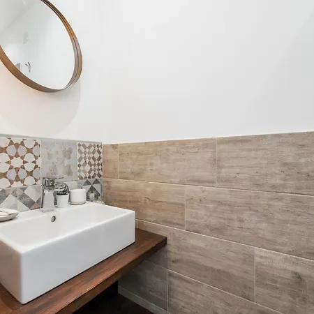 The Rent - Three-room Near The Colosseum Apartment *