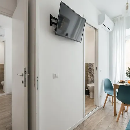 The Rent - Three-room Near The Colosseum * Rome