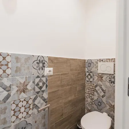 The Rent - Three-room Near The Colosseum Apartment Rome