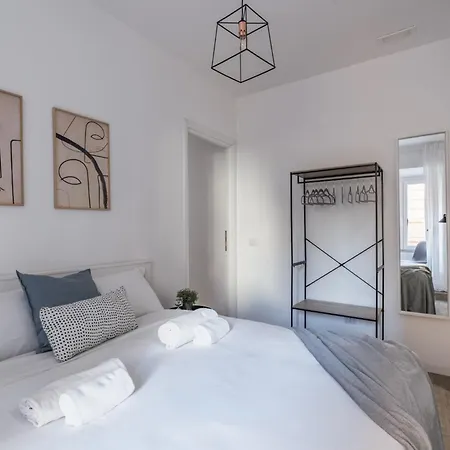 The Rent - Three-room Near The Colosseum *
