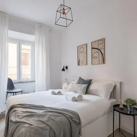 Apartment The Rent - Three-room Near The Colosseum *