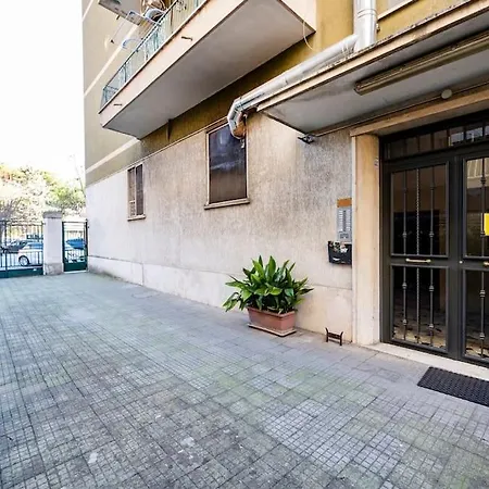 Stylish Air Conditionig Wifi Tv 50 Metro 4 Minutes Away Appartamento Roma