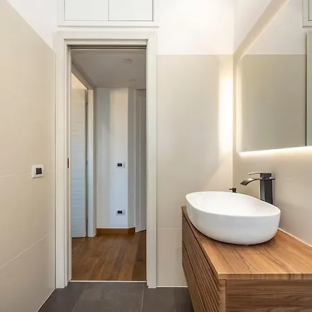 Appartamento Stylish Air Conditionig Wifi Tv 50 Metro 4 Minutes Away *