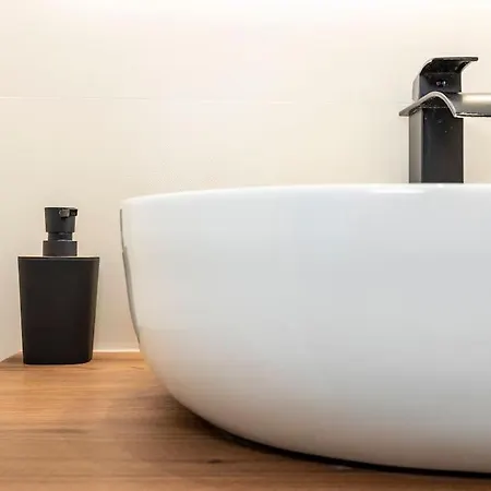 Stylish Air Conditionig Wifi Tv 50 Metro 4 Minutes Away * Roma