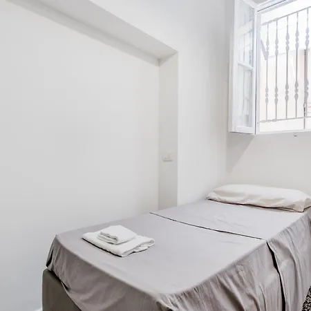 Vicino Al Colosseo Apartment *