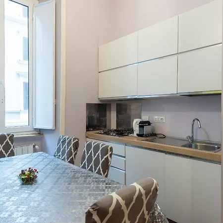 Luxury Three Bedrooms Flat In Center Appartamento