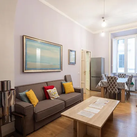 Luxury Three Bedrooms Flat In Center