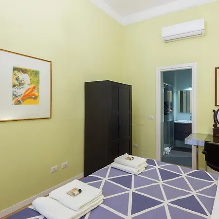 Luxury Three Bedrooms Flat In Center