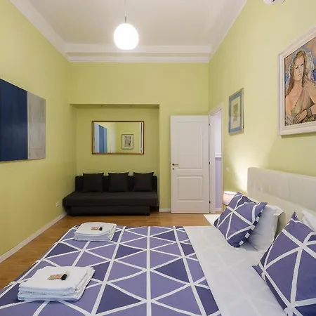 Luxury Three Bedrooms Flat In Center Appartamento