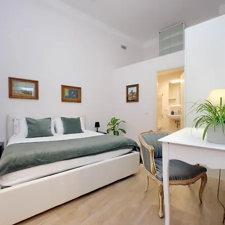 Treasurerome Carmen Apartment *
