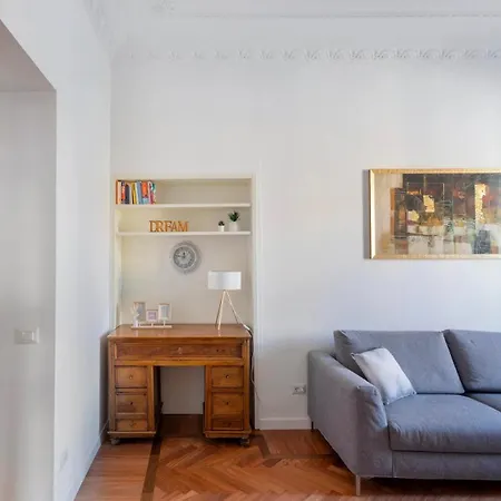“la Palma Nel Cortile” Rzym
