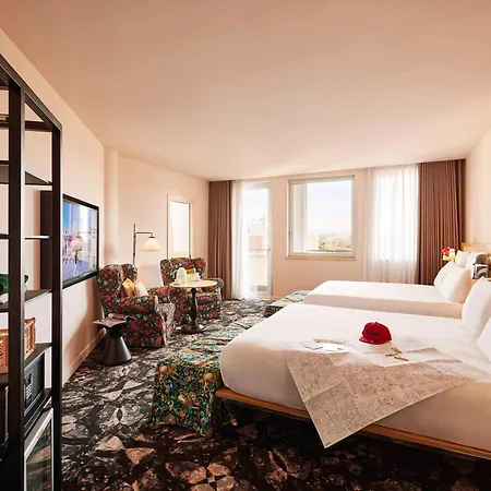 Hotel Mama Shelter 4*