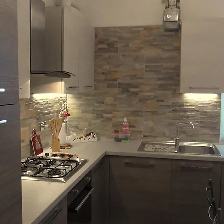 Italy's Enchanting Ambiance - A Snug In Apartamento *