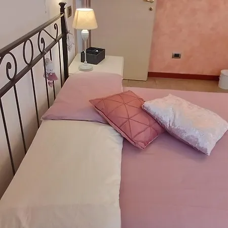 Italy's Enchanting Ambiance - A Snug In Apartment