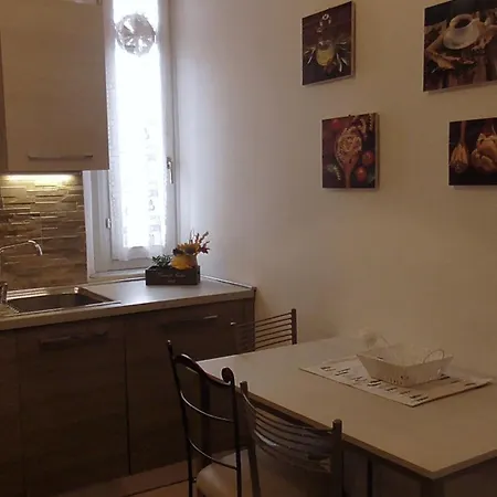 Apartment Italy's Enchanting Ambiance - A Snug In Rome