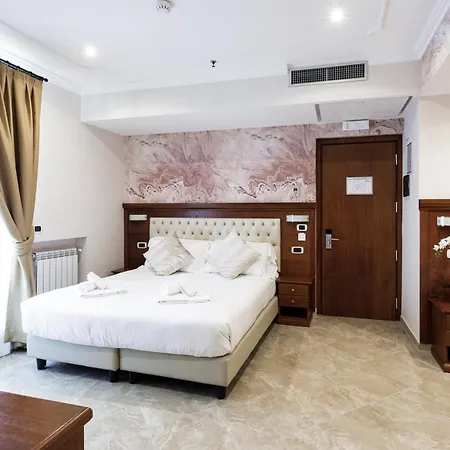 Esposizione Luxury Hotel 3*