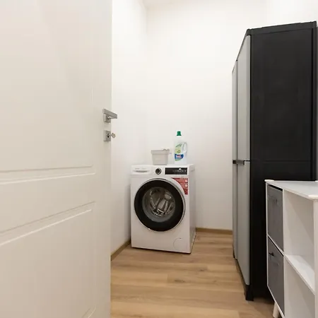 Colosseum Holidays - Three-bedroom