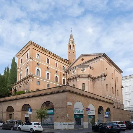 Colosseum Holidays - Three-bedroom Apartment *