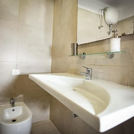 Gate 40 Guest house 2*