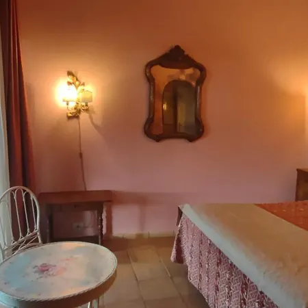 Relais La Canfora Guest house 2*
