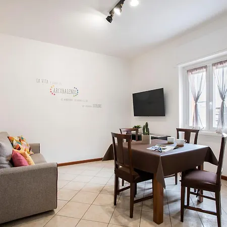 Stylish & Cozy - 5 Star Location- Balcony - View *