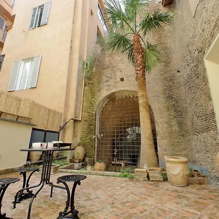 Pantheon With Private Terrace Apartment