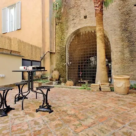 Pantheon With Private Terrace Apartment *