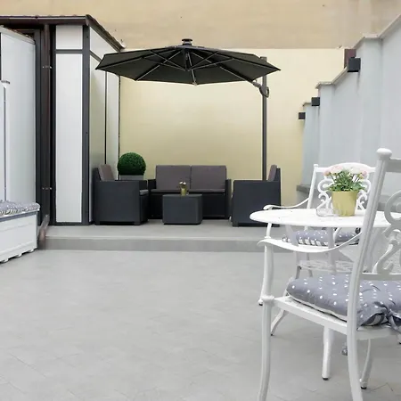 Roman Holiday Suites Guest house