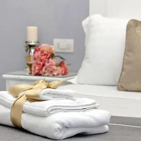 Roman Holiday Suites Guest house