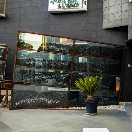 Black 4* Roma