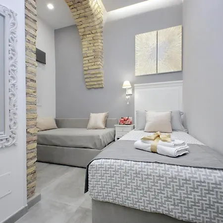 Roman Holiday Suites Guest house