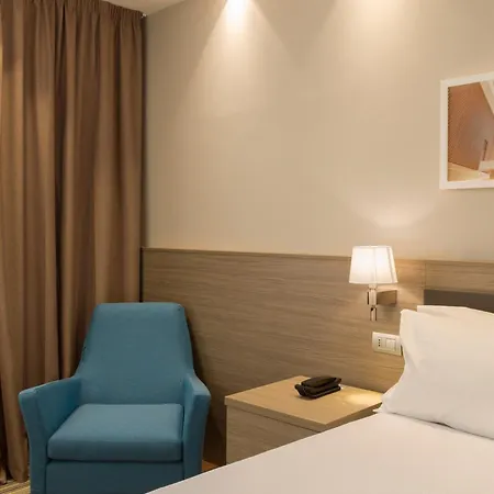 Hampton By Hilton East 3*