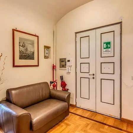 Adorable Flat By Barberini Trevi Fountain Apartment