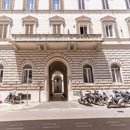 Adorable Flat By Barberini Trevi Fountain Apartment
