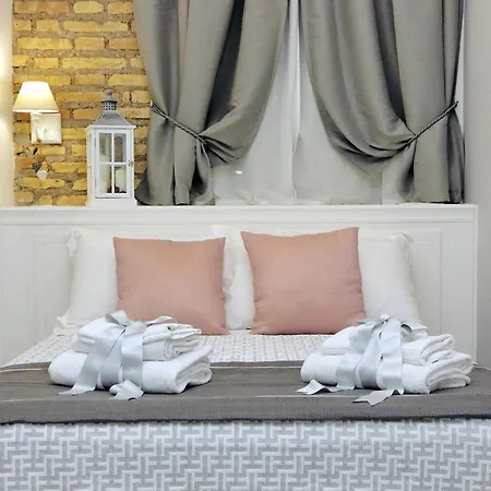 Roman Holiday Suites Guest house