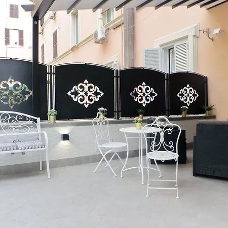 Roman Holiday Suites *