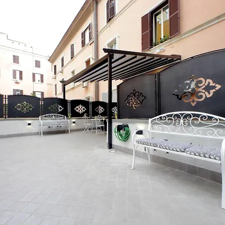 Roman Holiday Suites Guest house *