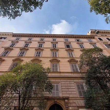 Roman Holiday Suites Guest house