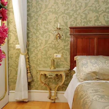 Domus Monami Luxury בית הארחה