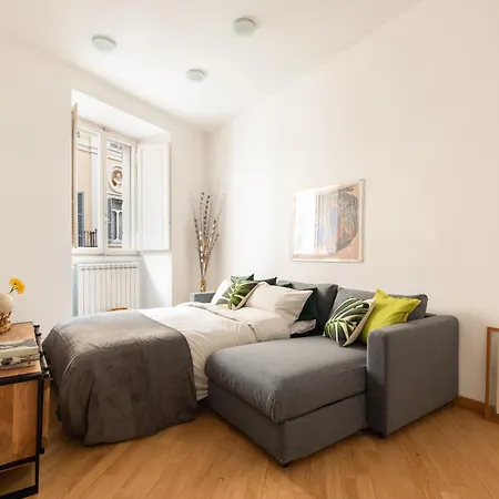 Spanish Steps Stylish Apartment *