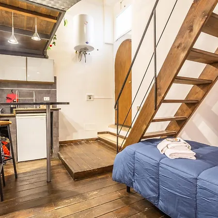 The Magic Hole Apartment *