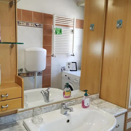 Checchi House Apartment