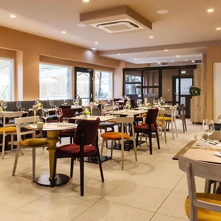 Adesso Hotel 4*