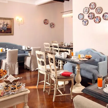 Vivaldi Luxury מלון