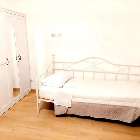 Vanity - 4 Bedrooms With 4 Bathrooms - Ac & Wifi * Rome