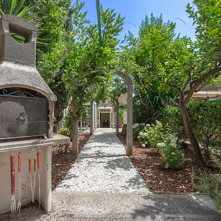 Bbhome Domus Aquae Inside Of Appia Antica Park Rome