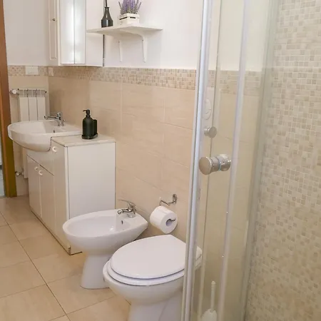 Modern 1 Bedroom Near Metro Appartamento *